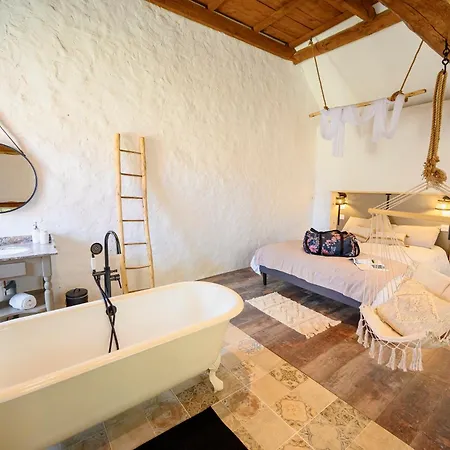 Ferme D'issonges Bed & Breakfast 3*