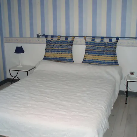 Ferme D'issonges Bed & Breakfast 3*