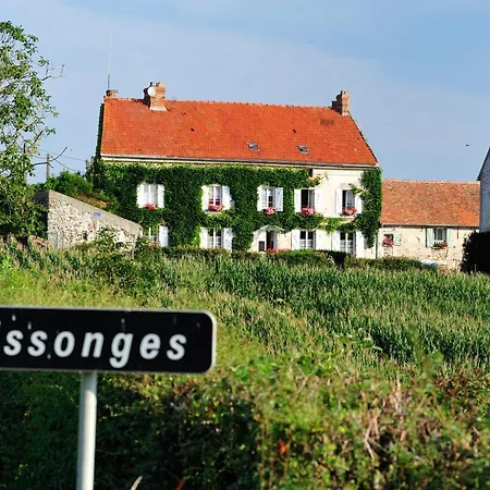 Ferme D'issonges Bed & Breakfast 3*